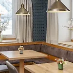 Hubertus Wellness & Breakfast Aparthotel 4*