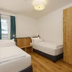 Hubertus Wellness & Breakfast Aparthotel 4*