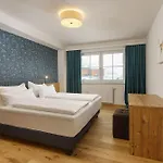Hubertus Wellness & Breakfast Aparthotel 4*