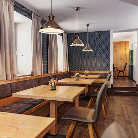 Hubertus Wellness & Breakfast 4* שלאדמינג