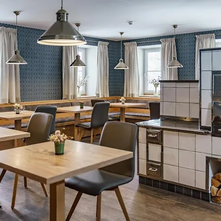 מלון דירות Hubertus Wellness & Breakfast 4*