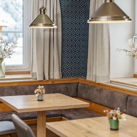 Hubertus Wellness & Breakfast מלון דירות 4*