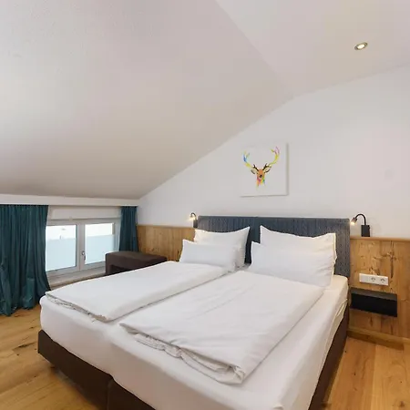 Hubertus Wellness & Breakfast 4* שלאדמינג