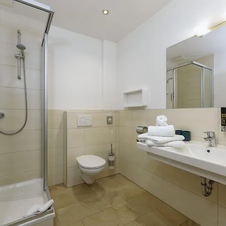 Hubertus Wellness & Breakfast מלון דירות 4*