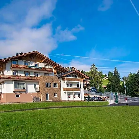 Hubertus Wellness & Breakfast Aparthotel 4*